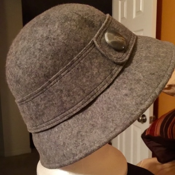 Ladies hat - Picture 2 of 5